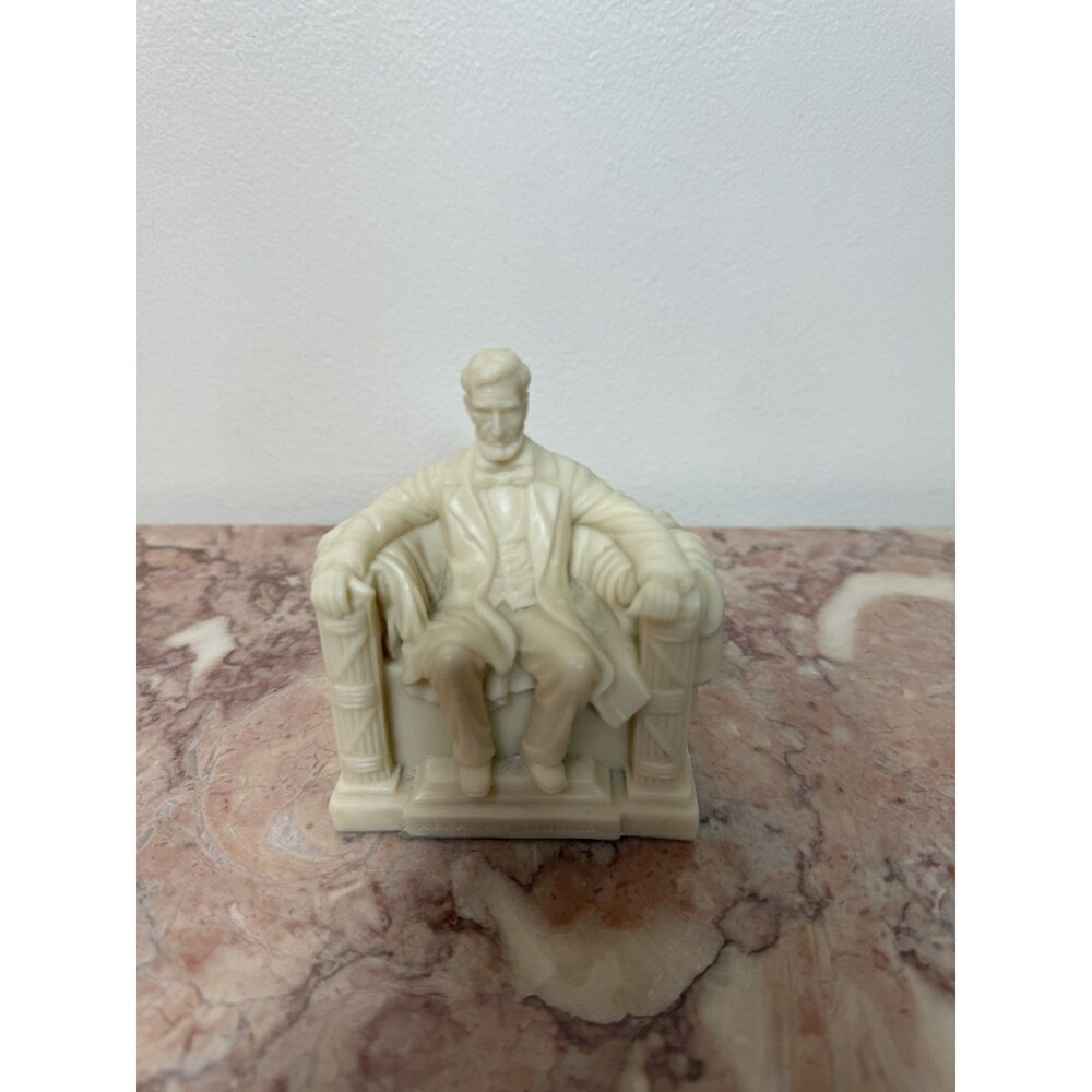 Vintage Seated Lincoln Washington DC Miniature Figurine Daniel Chester